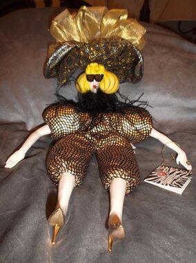 Aunt Gertie Doll SWAK Sealed with a Kiss Lynda Corneille Collectible Gold/Black